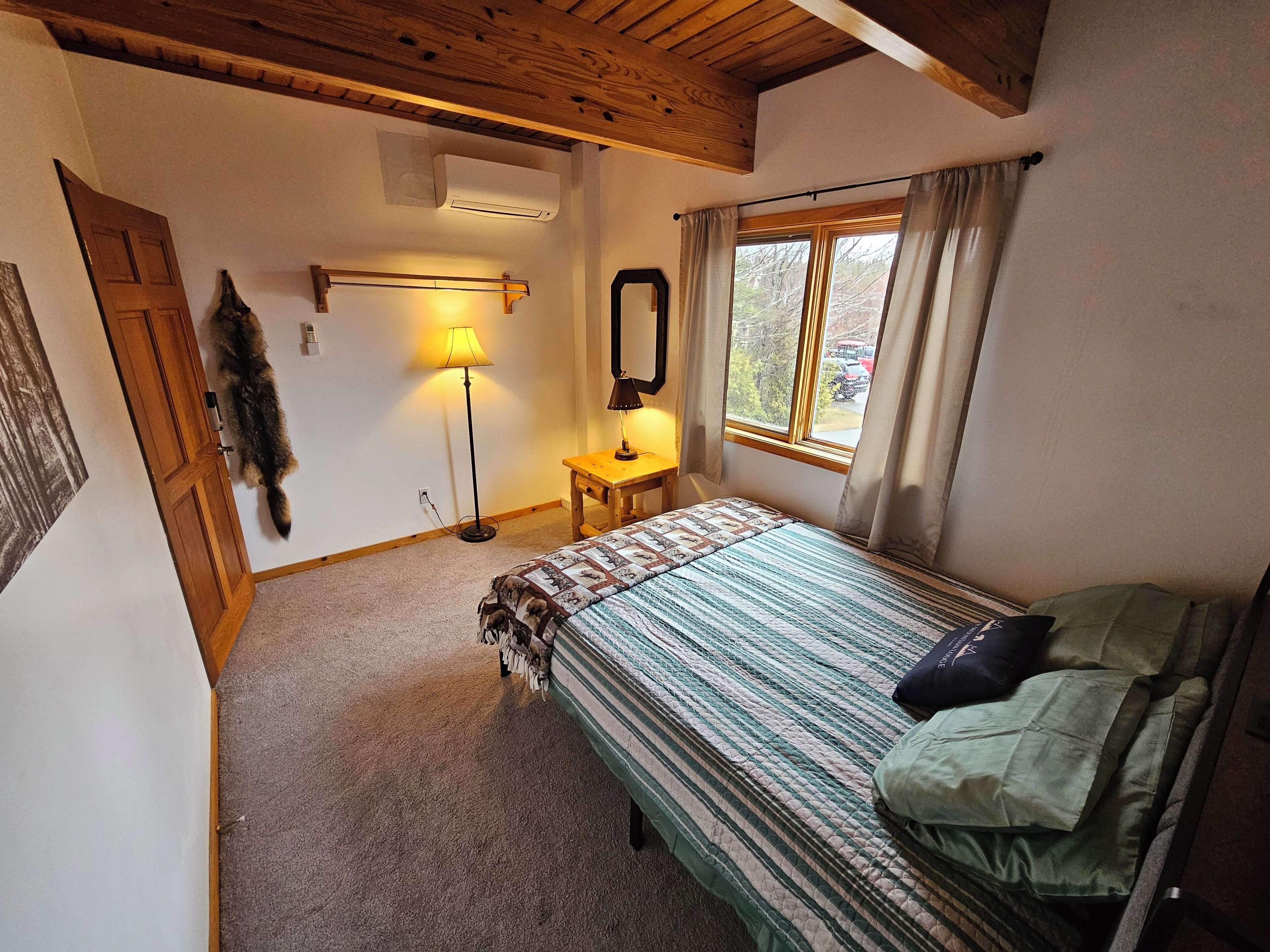 4 多间卧室、熨斗/熨衣板、上网接入、床单