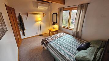 4 slaapkamers, een strijkplank/strijkijzer, internet, beddengoed