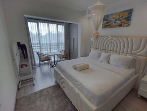 4 bedrooms, iron/ironing board, WiFi, bed sheets - Comfy and Luxury well equipped 3 bedroom with DSQ family size apartment (Nairobi)