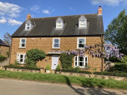 Quintessential English village House 4 miles from Silverstone circuit, sleeps 8.