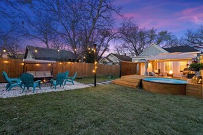 Outdoor dining - Heated Cowboy Pool 2 mins 2 Silos & Cameron Park (Waco)