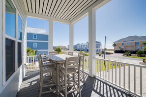 Outdoor dining - Awesome Beach House, Private Pool, Gulf View (Navarre)