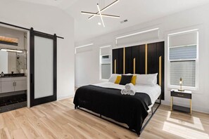 4 habitaciones, tabla de planchar con plancha, cuna de viaje y wifi 