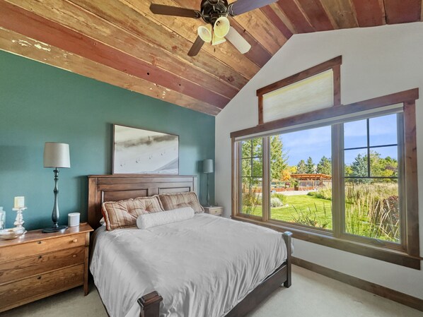 2 chambres, bureau, fer et planche à repasser, accès au Wi-Fi (inclus)