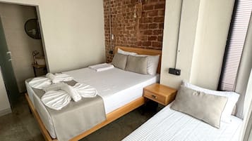 Comfort driepersoonskamer, 1 slaapkamer, uitzicht op stad | Lakens van Egyptisch katoen, luxe beddengoed, Select Comfort-bedden