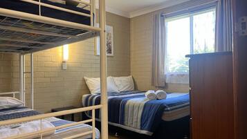 2 bedrooms, iron/ironing board, travel cot, free WiFi