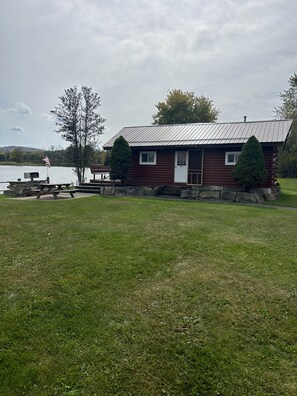 Exterior - Cozy 2 bedroom cabin on a 20 acre lake (Limestone)