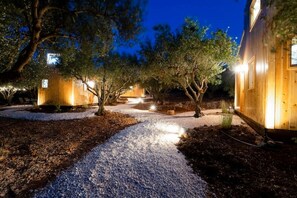 Property grounds - THALASSA GREEN, lodge, slow holidays & mindfulness (Agios Nikolaos)