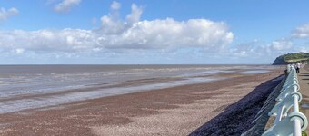 2 bedroom accommodation in Minehead