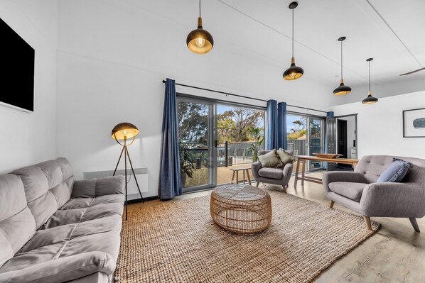 TV - Cabin Getaway in Tathra (Tathra)