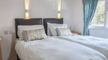 3 bedrooms, free WiFi, bed sheets
