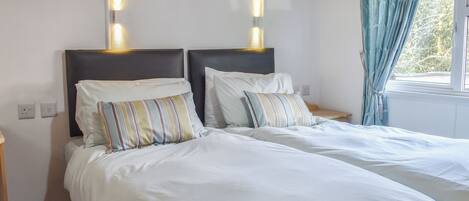 3 bedrooms, free WiFi, bed sheets