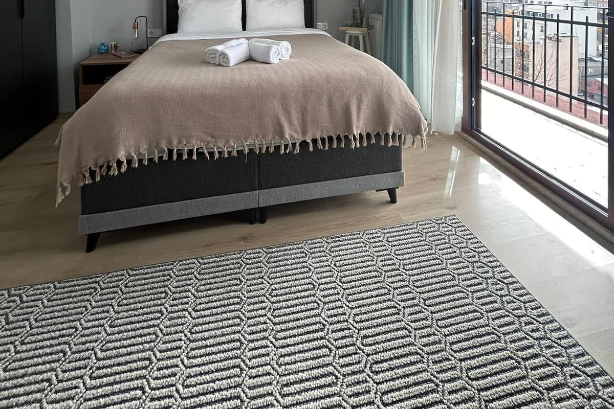 Estudi en suite superior | Llençols de cotó egipci, roba de llit d'alta qualitat i escriptori