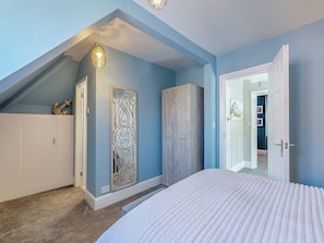 5 bedrooms, free WiFi, bed sheets