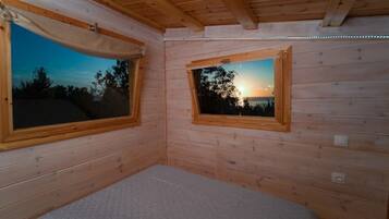 1 bedroom, in-room safe, travel crib, free WiFi