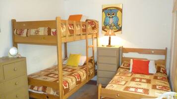 1 sovrum, strykjärn/strykbräda, wi-fi och sängkläder