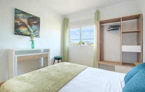 4 bedrooms, iron/ironing board, free WiFi, bed sheets - 4 bedroom nice apartment in El Campello (El Campello)