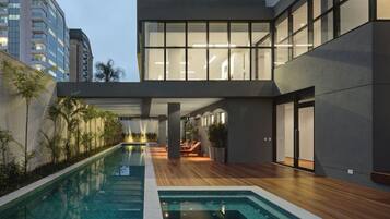 Piscina externa, piscina aquecida