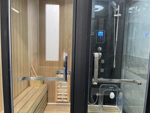 Assecador de cabells, tovalloles, sabó i paper higiènic 