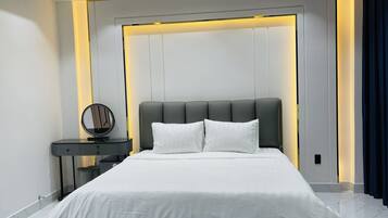 4 bedrooms, iron/ironing board, WiFi, bed sheets