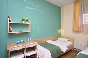 Basic Twin Room - Podolski Hostel (Kyiv)
