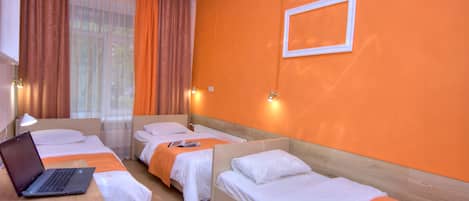 Family Triple Room | Soundproofing, free WiFi, bed sheets