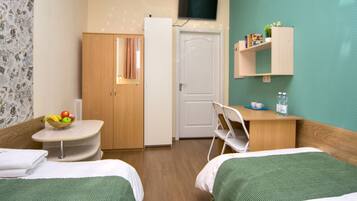 Habitación básica con 2 camas individuales | Insonorización, wifi gratis y ropa de cama