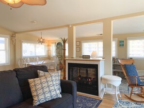 Smart TV, fireplace, DVD player, music library - Escape to the Beach for an Oceanfront Weekend Getaway (Seaside Heights)