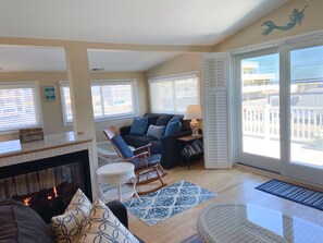 スマートテレビ、暖炉、DVD プレーヤー、ミュージックライブラリ