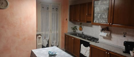 Fridge, oven, electric kettle, coffee grinder