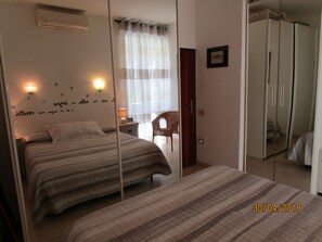 2 Schlafzimmer, Schreibtisch, Bügeleisen/Bügelbrett, WLAN