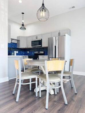 Dining - Washington B / Newly Renovated 1BR/1BA Apt
 (Evansville)