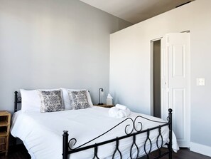1 habitación, tabla de planchar con plancha, wifi y ropa de cama 