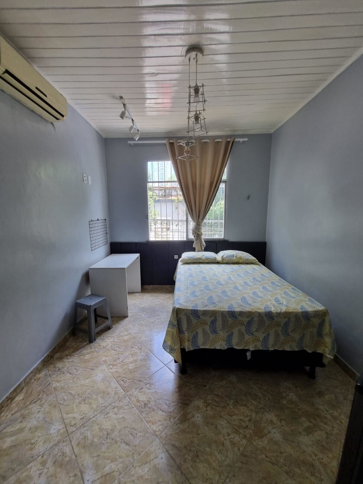 1 quarto, Wi-Fi de cortesia, roupa de cama