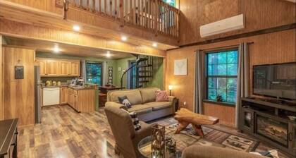 NEW - Cozy Cabin in Nantahala Ntl. Forest. Pet friendly & near Smokey Mtns.