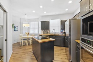 Private kitchen - Craftsman Hideaway Haven - 12 mins to PDX airport (Vancouver)