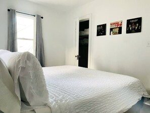 1 slaapkamer, een strijkplank/strijkijzer, wifi, beddengoed