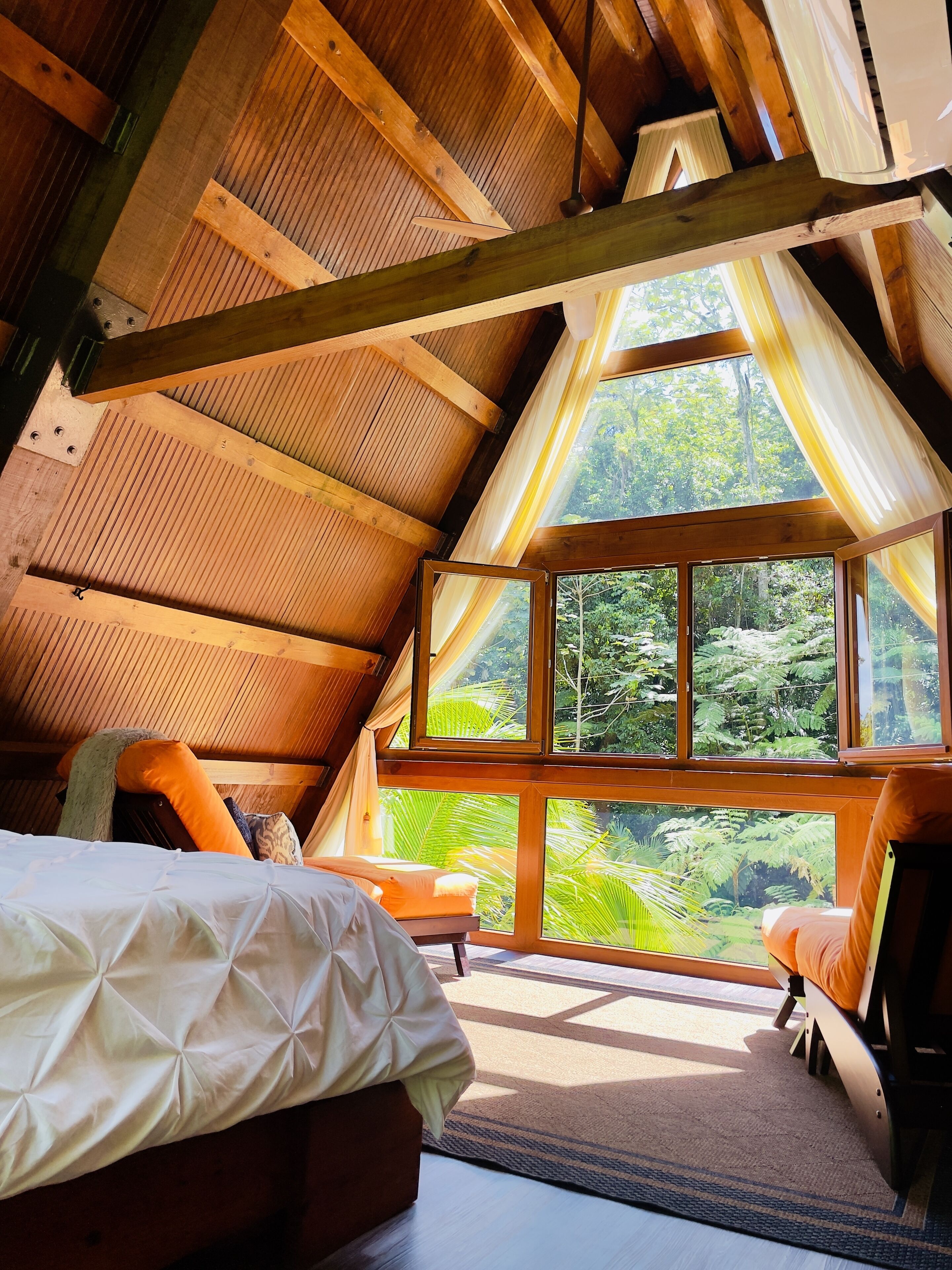 جناح حصري - عدة أسرّة - منظر للحديقة | ملاءات من القطن المصري وأغطية فراش متميزة وألحفة محشوة بالريش وميني بار