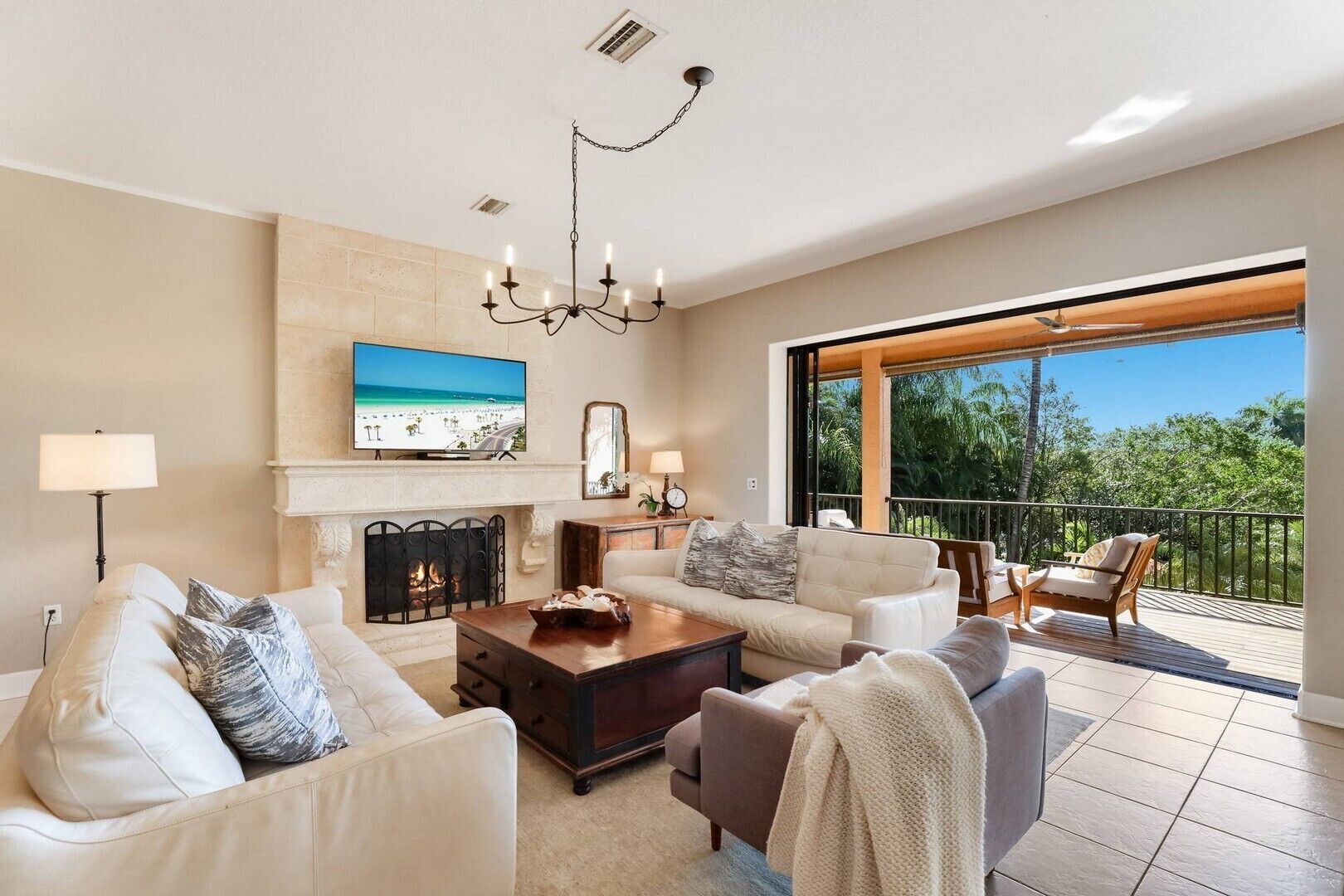 TV connectée, jeux vidéo, baby-foot, table de tennis de table