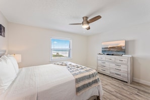 2 bedrooms, iron/ironing board, travel cot, free WiFi - Seabreaker Delight - Direct Ocean Views with Pool! (Satellite Beach)