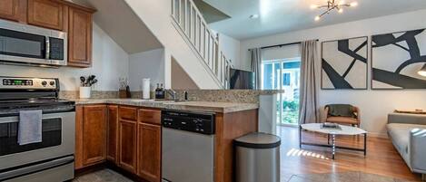 雪櫃、微波爐、爐具、洗碗機