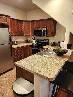 Fridge, microwave, stovetop, dishwasher