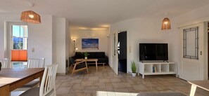 TV - Ferienhaus Fh26 - Großes Ferienhaus mit 3 Schlafzimmern und Rosengarten (Graal-Müritz)