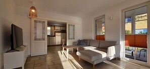 TV - Ferienhaus Fh26 - Großes Ferienhaus mit 3 Schlafzimmern und Rosengarten (Graal-Müritz)