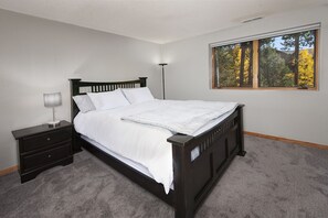 3 bedrooms, WiFi, bed sheets - Mountain Retreat Near Hiking and Golf In Silverthorne (Silverthorne)