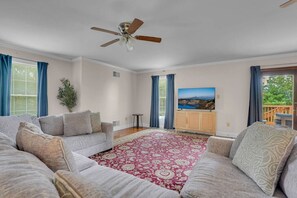 Smart TV, fireplace, ping pong