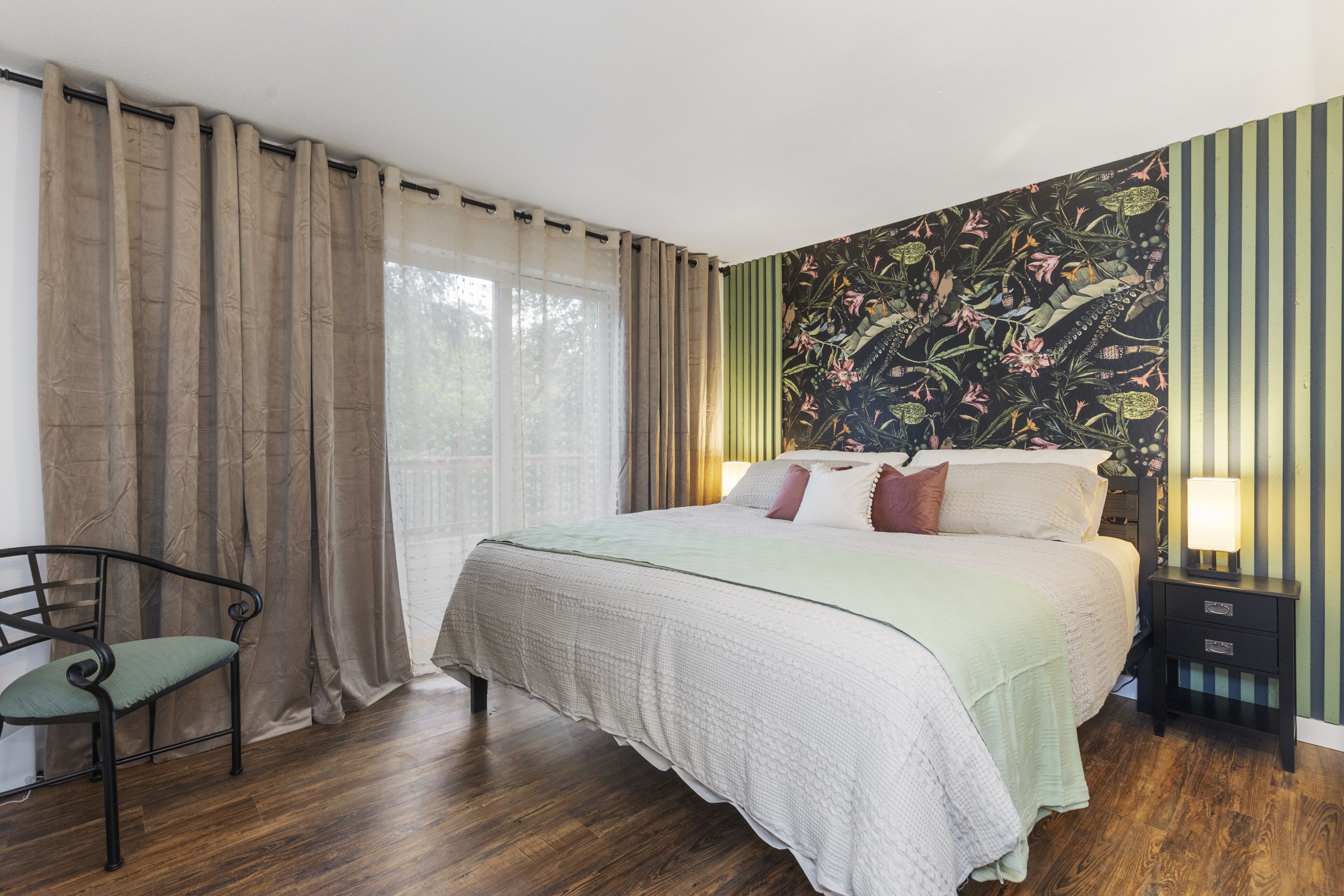 3 bedrooms, iron/ironing board, travel crib, WiFi (free)