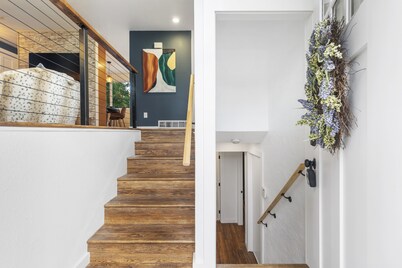 Luxury Living-Kirkland: Stylish Home - Prime Spot!