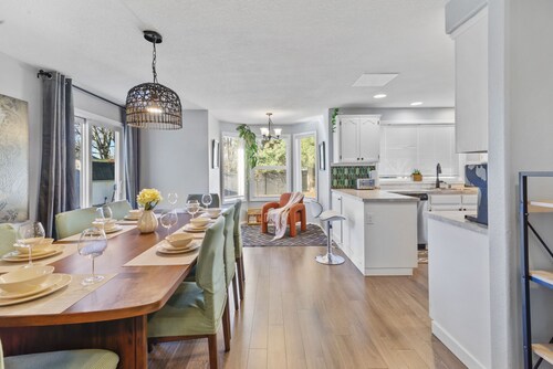 Charming and Peaceful Farmhouse - Family Retreats