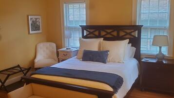 1 bedroom, desk, WiFi, bed sheets